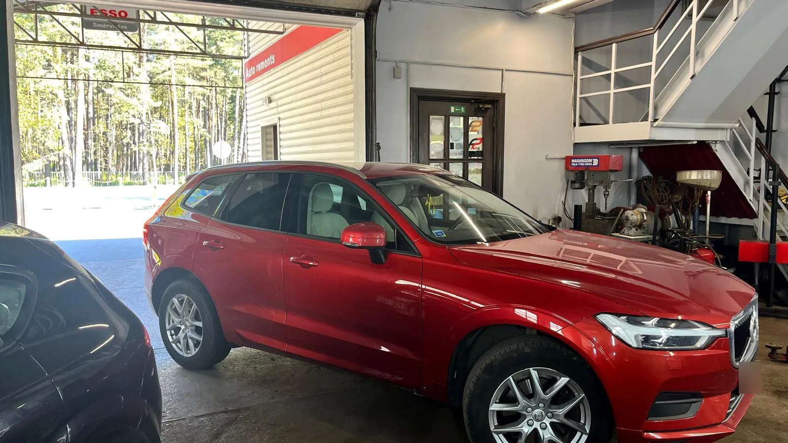 Sarkans Volvo XC60 Auto klubs SC darbnīcā Jūrmalā